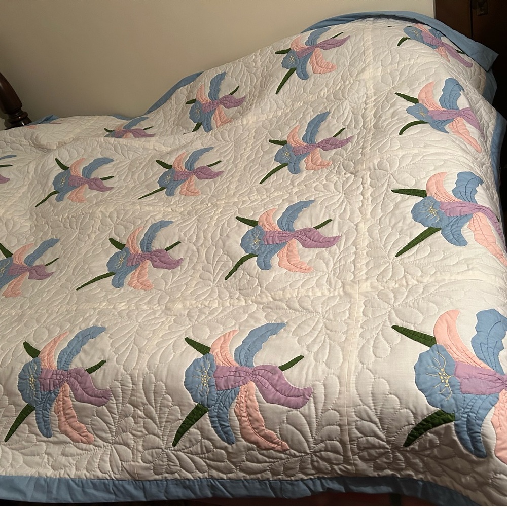Homemade Patchwork Hand Stitched Elegant Floral Quilt, Queen  (74”x102”)